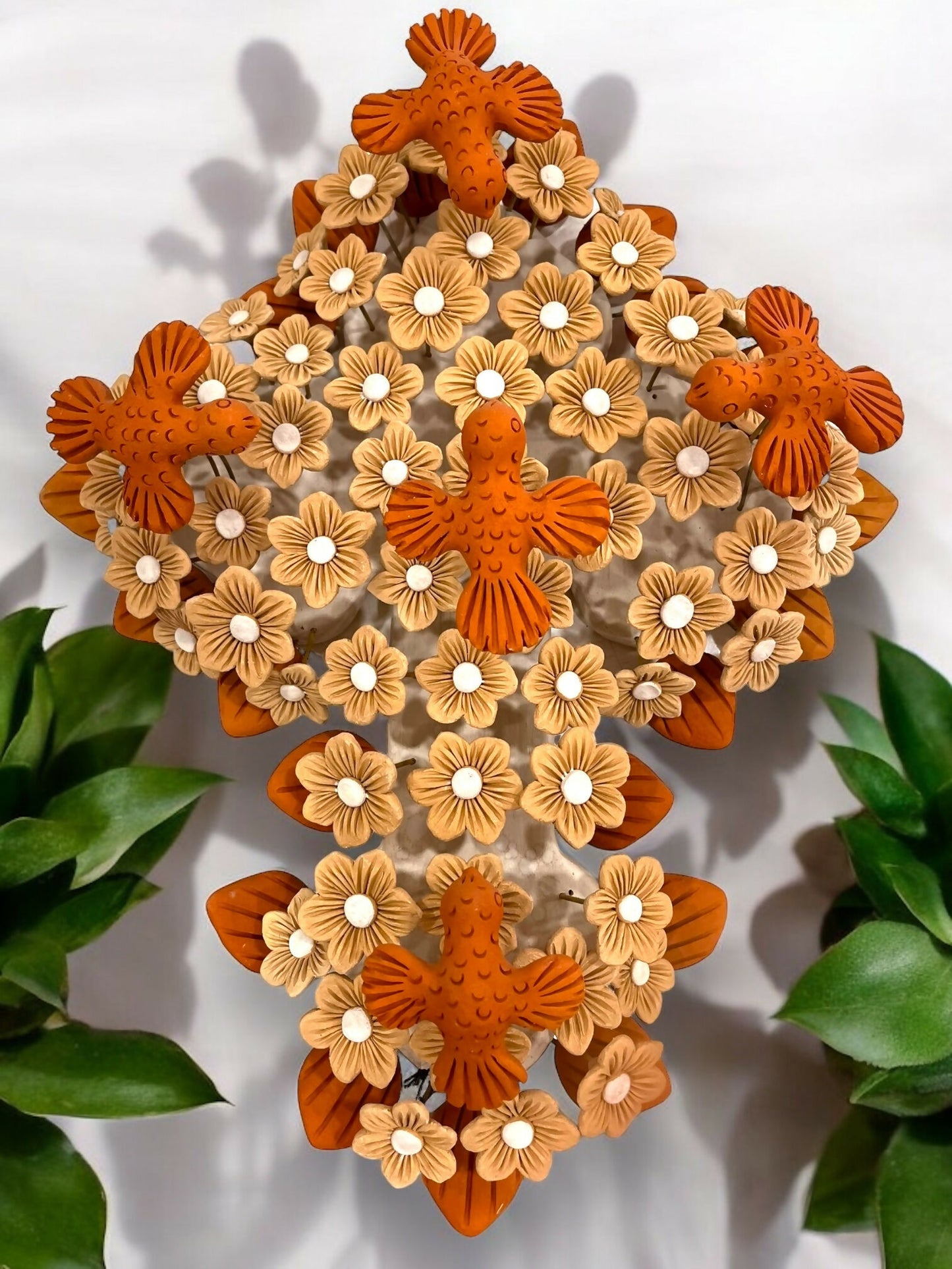 Cruz de flores con pajaros